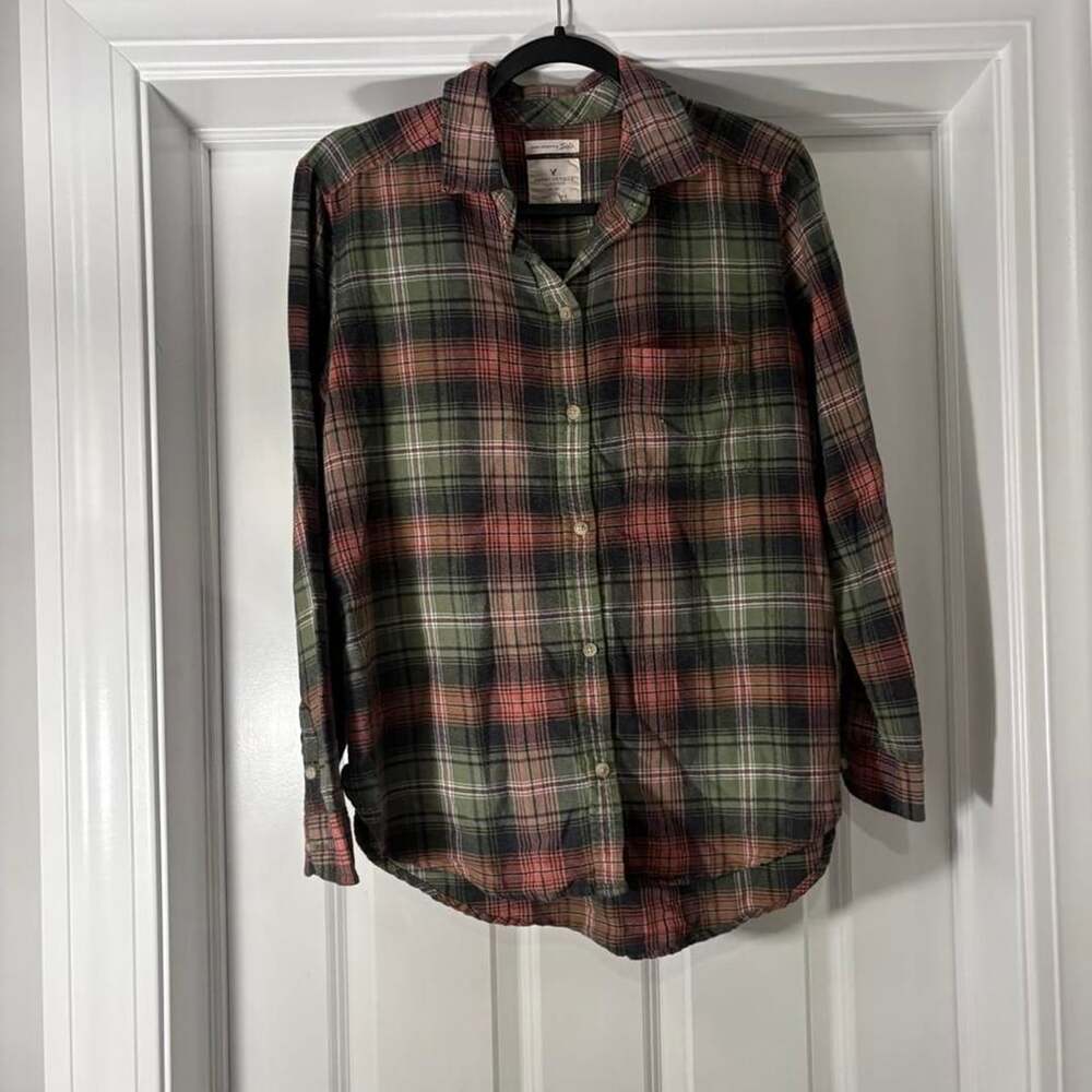 American Eagle Outfitters Ahh-Mazingly Soft Boyfriend Fit Plaid Flannel Shirt Me